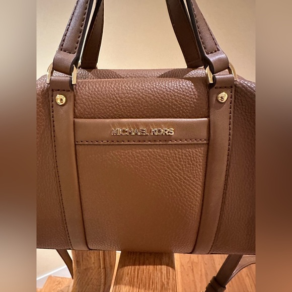Michael Kors small “beck” satchel/ crossbody - Picture 3 of 10